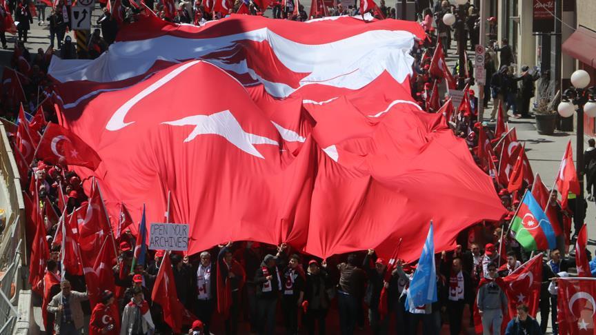 Kanada'daki Türkler 'Ermeni yalanlarına' karşı yürüdü