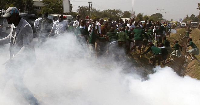 В Зимбабве против протестующих таксистов применили слезоточивый газ