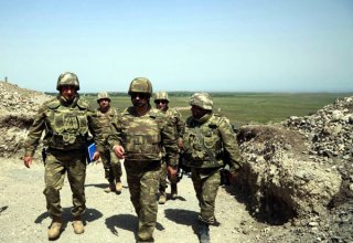 Azerbaycan Savunma Bakanı işgalden kurtarılmış topraklarda (Fotoğraf)