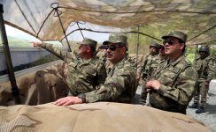 Глава минобороны Азербайджана встретился с военнослужащими, несущими дежурство на освобожденных территориях (ФОТО)