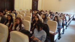 Бакинские студенты приняли участие в творческом уроке (ФОТО)