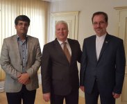 Представители посольства Ирана в Баку посетили музыкальный театр