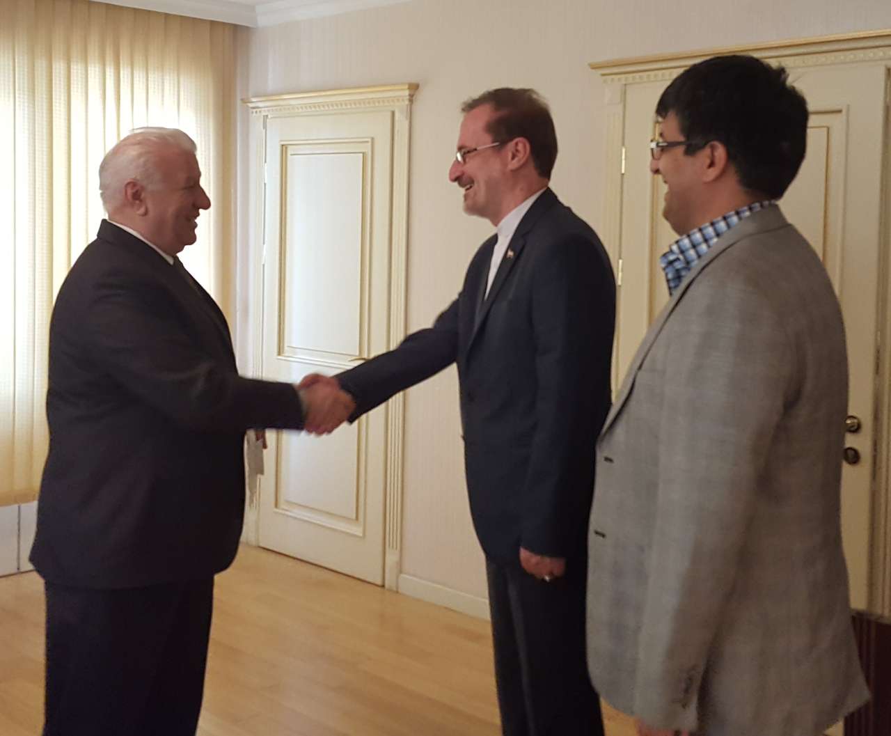 Представители посольства Ирана в Баку посетили музыкальный театр