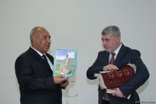 В Баку презентована книга великого туркменского поэта Махтумкули Фраги на азербайджанском языке (ФОТО)