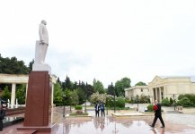 Президент Ильхам Алиев прибыл в Агсуинский район (ФОТО)