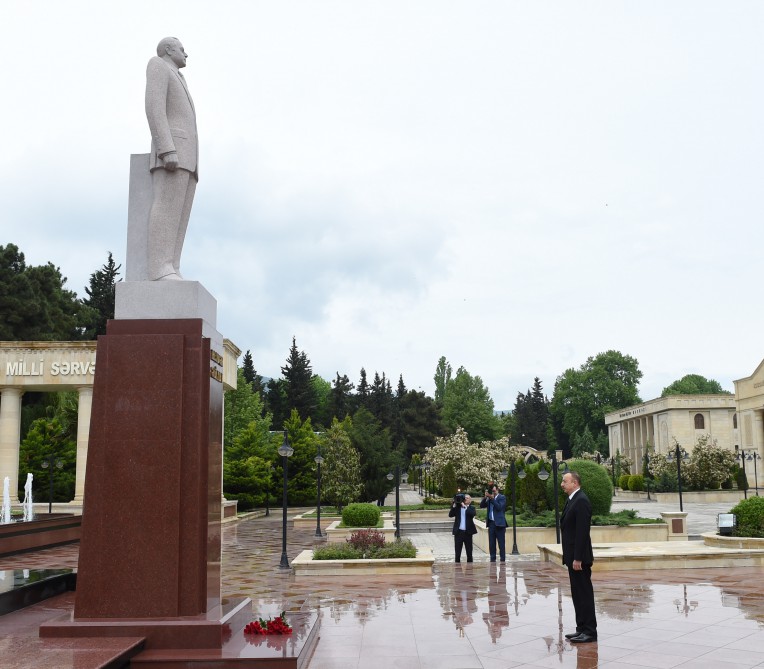 Президент Ильхам Алиев прибыл в Агсуинский район (ФОТО)