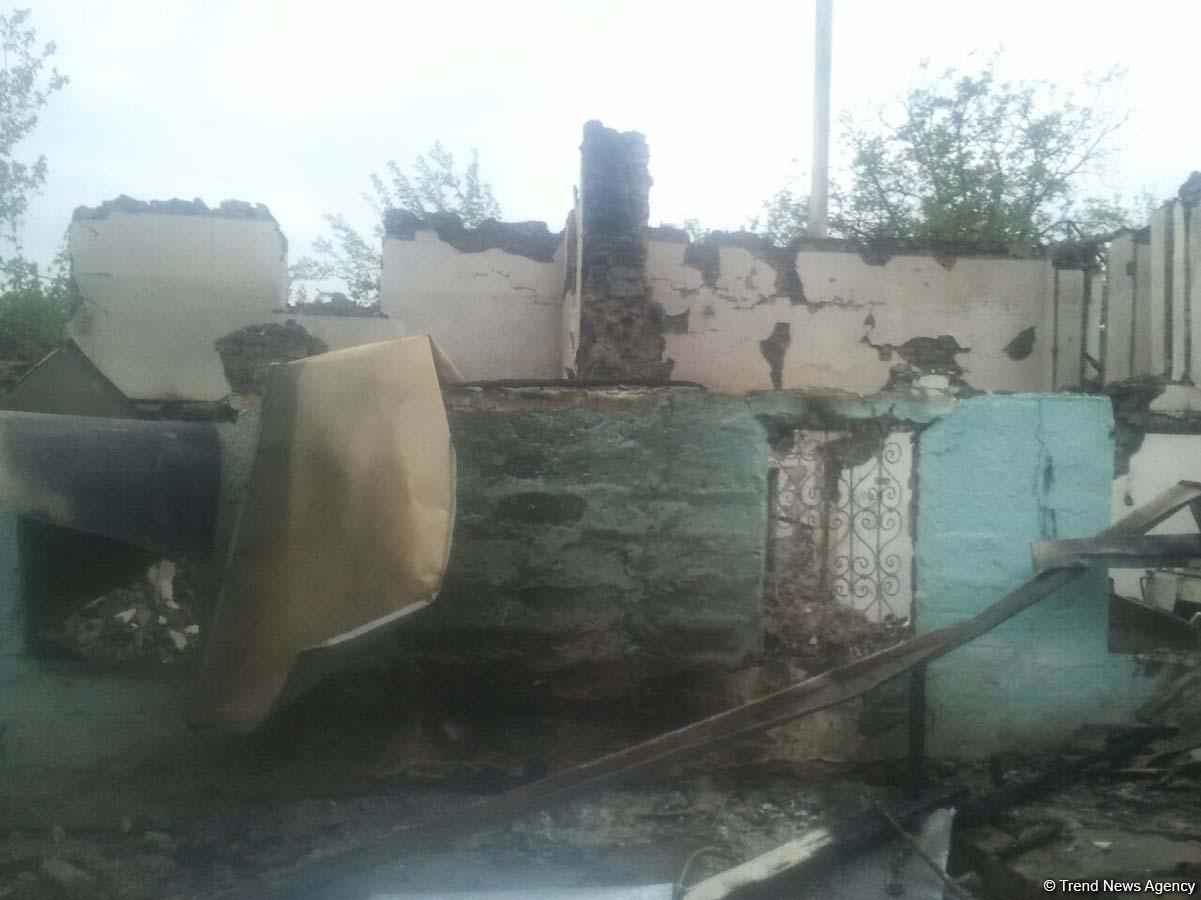 Ermeni saldırganlığı sonucu Ağcabedi bölgesi Karahanlı köyünde ciddi hasar oluştu (Fotoğraf)