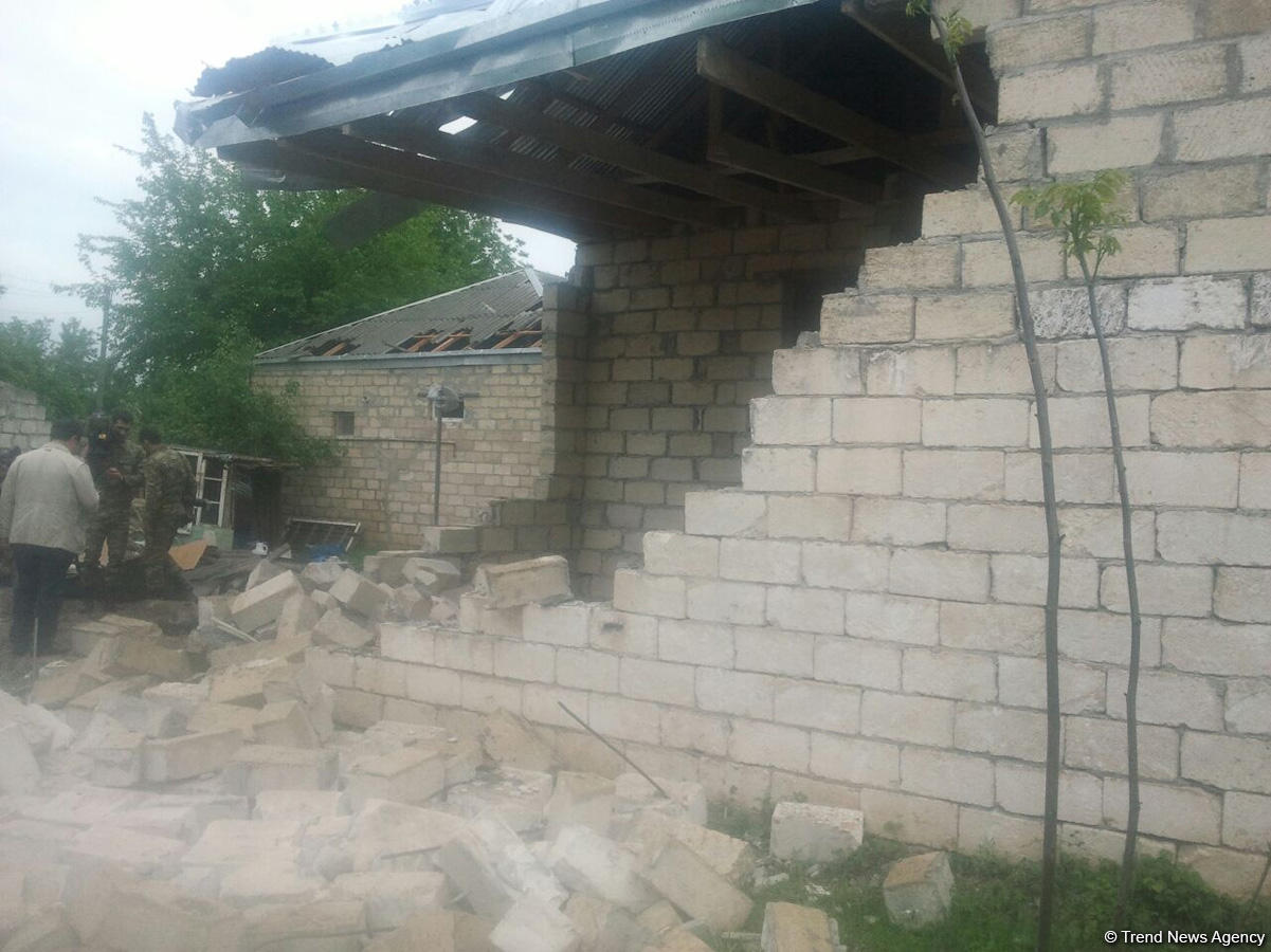 Erməni hərbi birləşmələrinin artilleriya zərbələrindən dağılmış Qaradağlı kəndi (FOTO)