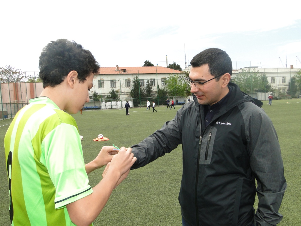 Браслеты дружбы: Азербайджанский футбол присоединился к четырем континентам (ФОТО)