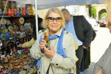 Известные российские актеры приобрели сувениры в Ичери Шехер (ФОТО)