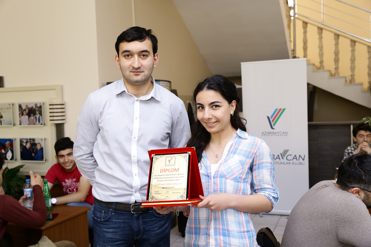 Праздничный торт азербайджанских интеллектуалов (ФОТО)