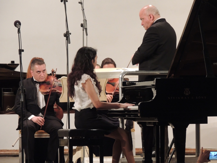 Карабах шикестеси: юные таланты на сцене Филармонии (ФОТО)