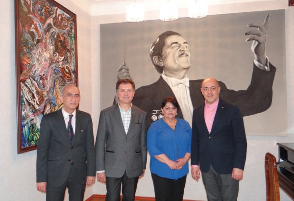 Народный артист Беларуси посетил музей в Баку (ФОТО)