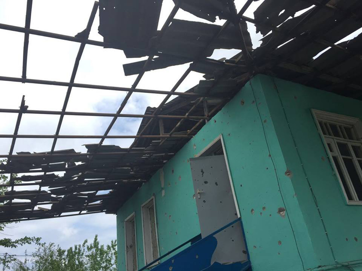 Türkiye Bakü Büyükelçisi Ermenistan saldırıları sonucu evleri zarar gören ailelerle bir araya geldi
