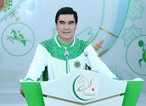 Президент Туркменистана принял участие в торжествах на Тропе здоровья и у стен легендарной Нисы