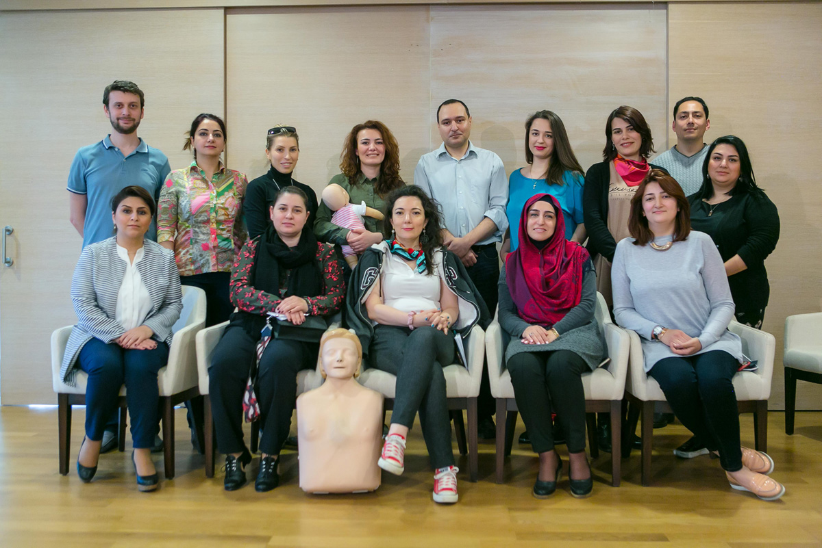 Как спасти жизнь своему ребенку в течение 9 минут -  семинар в Баку (ФОТО)
