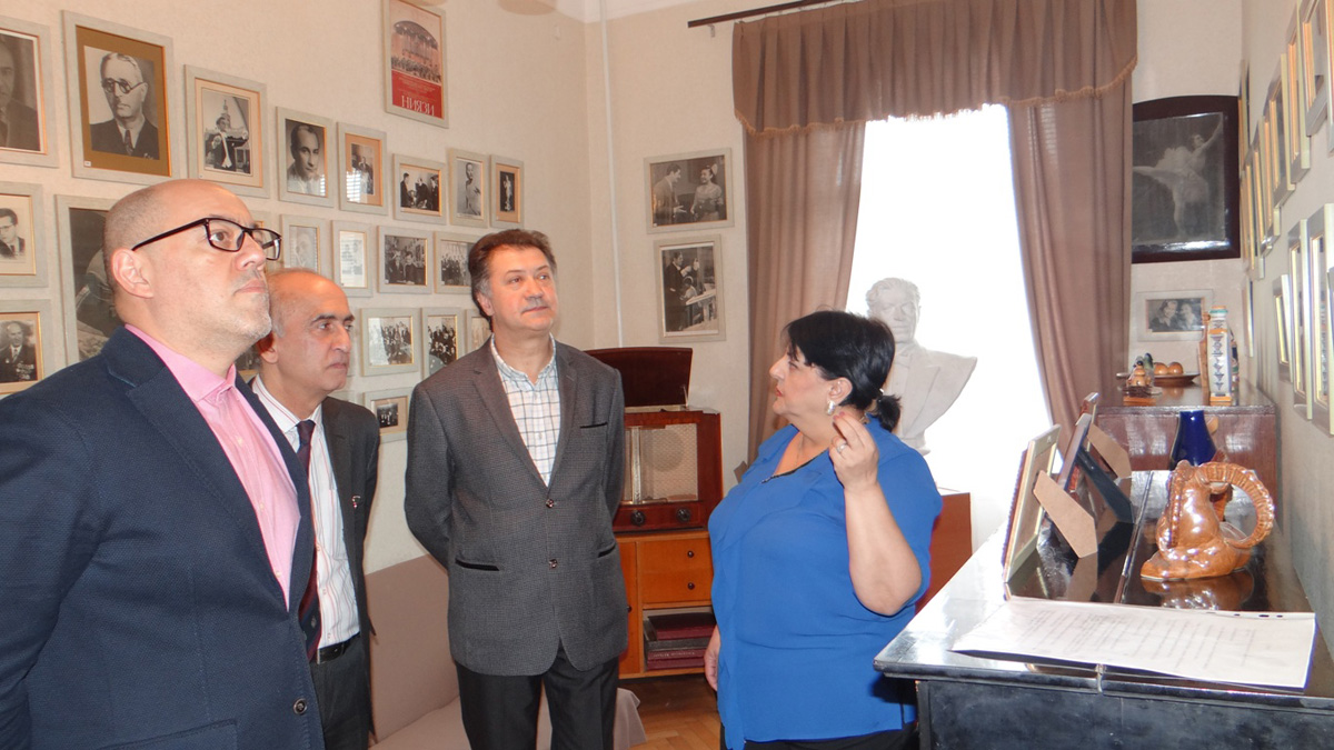 Народный артист Беларуси посетил музей в Баку (ФОТО)