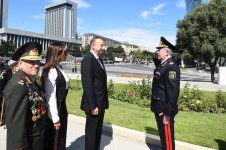 Prezident İlham Əliyev və xanımı 9 May - Qələbə Günü münasibətilə Bakıda keçirilən mərasimdə iştirak ediblər (FOTO)