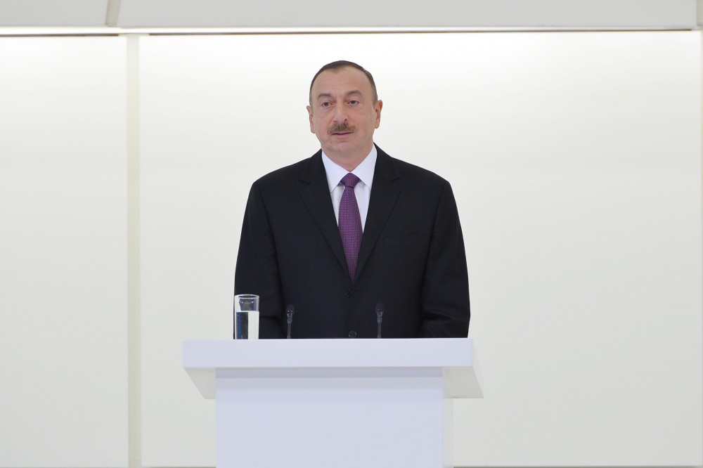 Президент Азербайджана и его супруга приняли участие в  официальном приеме в связи с 93-й годовщиной со дня рождения общенационального лидера Гейдара Алиева и  71-летием  Победы над фашизмом (ФОТО)
