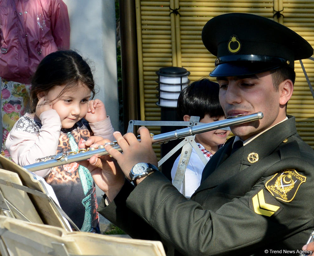 Bakıda Silahlı Qüvvələrin orkestrlərinin nümunəvi çıxışı (FOTO)