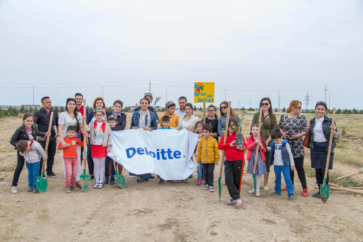«Делойт» принял участие в мероприятии по озеленению Баку в рамках корпоративной социальной акции Deloitte Impact Day