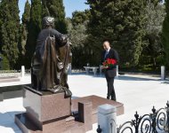 President Aliyev, his spouse visit grave of country’s National Leader Heydar Aliyev