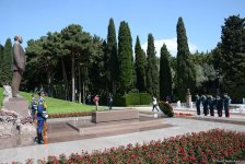 Общественность Азербайджана отмечает 93-ю годовщину со дня рождения общенационального лидера Гейдара Алиева (ФОТО)