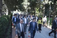"Nikoil Bank"ın kollektivi ümummilli lider Heydər Əliyevin məzarını ziyarət edib (FOTO)
