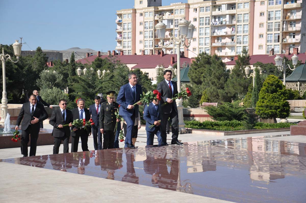 Ümummilli Lider, Ulu Öndər Heydər Əliyev anıldı (FOTO)