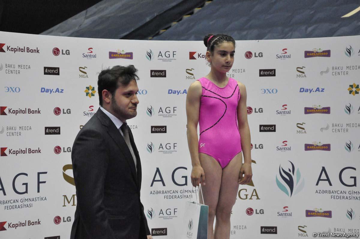 Batut gimnastikası üzrə Azərbaycan çempionatının son yarış gününün qalibləri mükafatlandırılıb (FOTO)