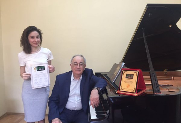 Азербайджанская пианистка успешно выступила на конкурсе в Турции (ФОТО)