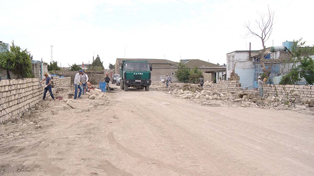 В бакинском поселке Нардаран реконструируют улицу (ФОТО/ВИДЕО)