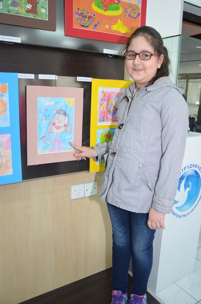Азербайджанские дети рисуют мир (ФОТО)