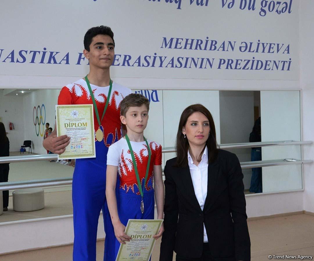 Bakıda akrobatika üzrə açıq birinciliyin qalibləri mükfatlandırılıb (FOTO)