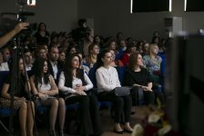Ройа Айхан выступила с концертом: овации, цветы и селфи (ФОТО)