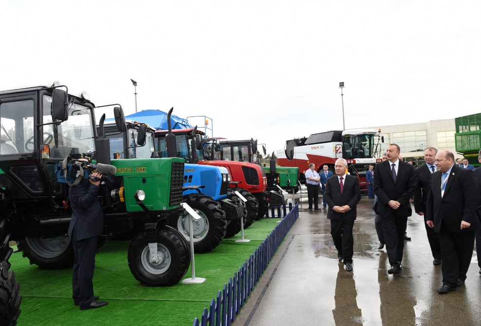 Azerbaijani president visits food industry, agriculture exhibitions in Baku (PHOTO)