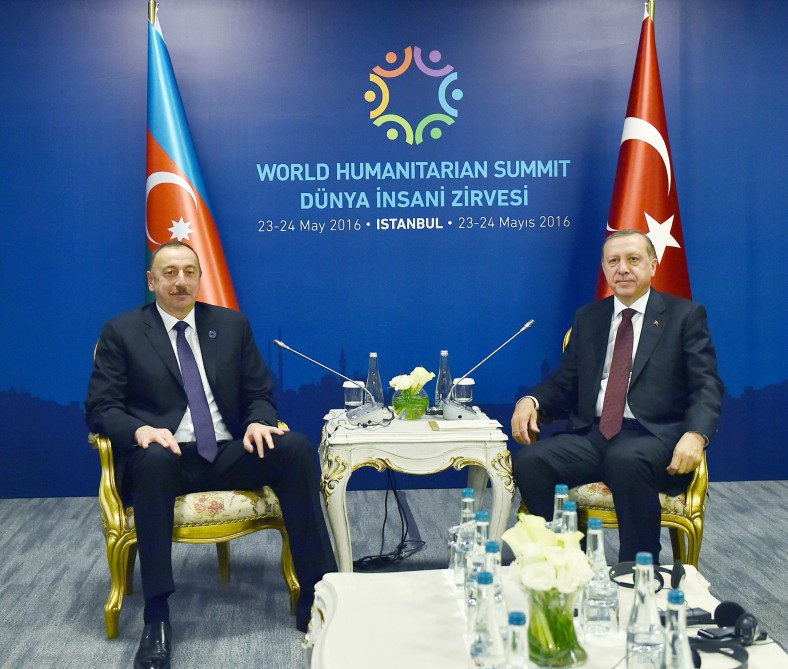 Azerbaijani, Turkish presidents meet in Istanbul (PHOTO)