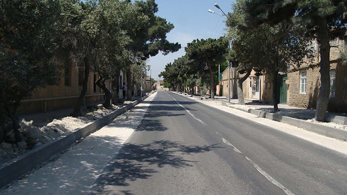 Mərdəkanın mərkəzi yolu təmir olunur (FOTO/VİDEO)