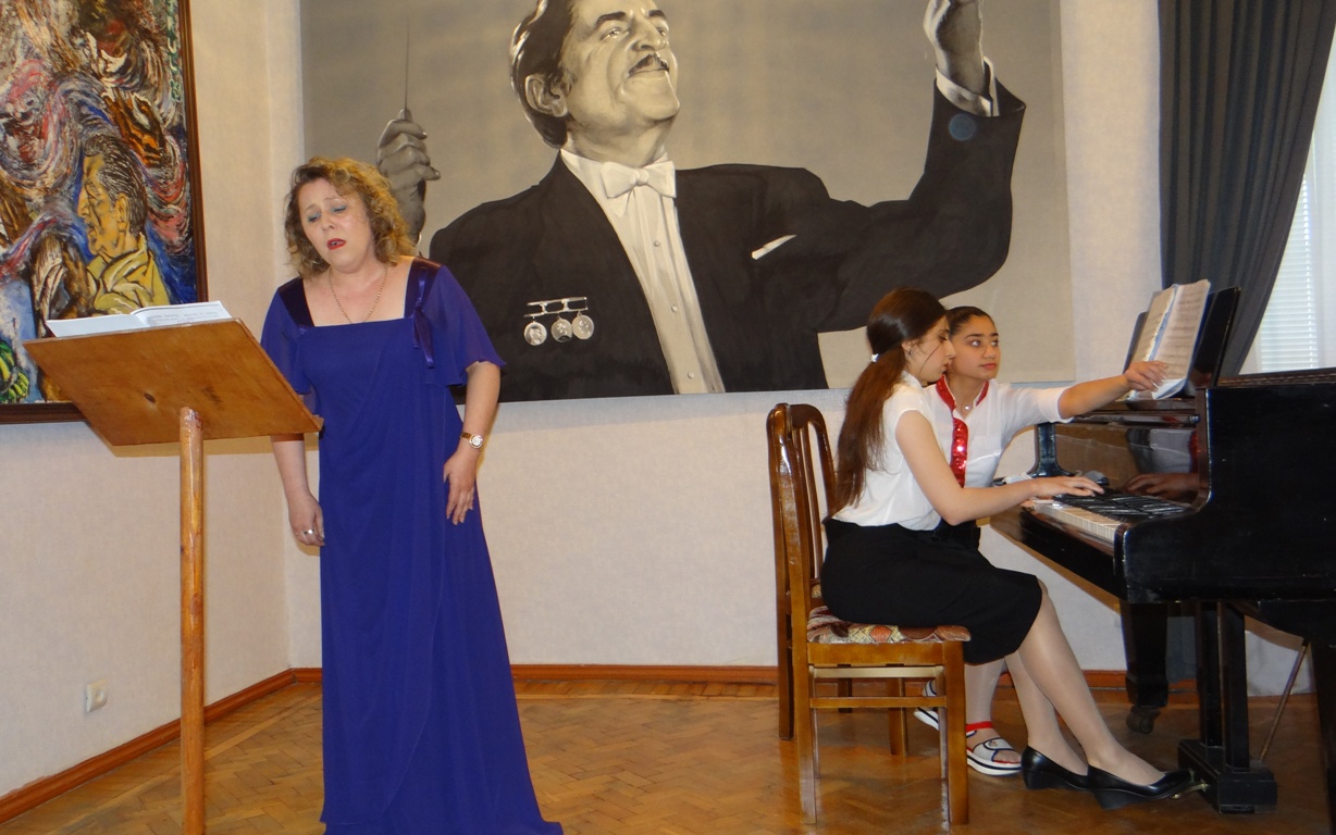 В квартире-музее Ниязи состоялся концерт, посвященный Дню Республики (ФОТО)