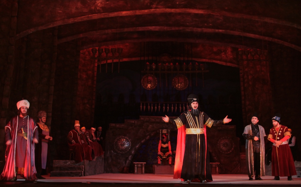 Фарид Алиев впервые исполнил партию Кероглу (ФОТО)