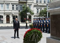 Prezident İlham Əliyev Bakıda Azərbaycan Xalq Cümhuriyyətinin şərəfinə ucaldılmış abidəni ziyarət edib  (ƏLAVƏ OLUNUB) (FOTO)