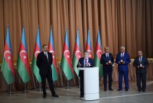 Президент Ильхам Алиев принял участие в официальном приеме по случаю Дня Республики (ФОТО)