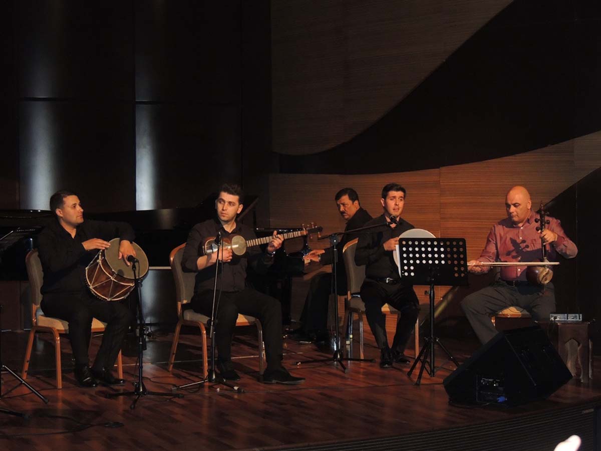 Испанцы покорили этнофестиваль Sound Waves в Баку (ФОТО)