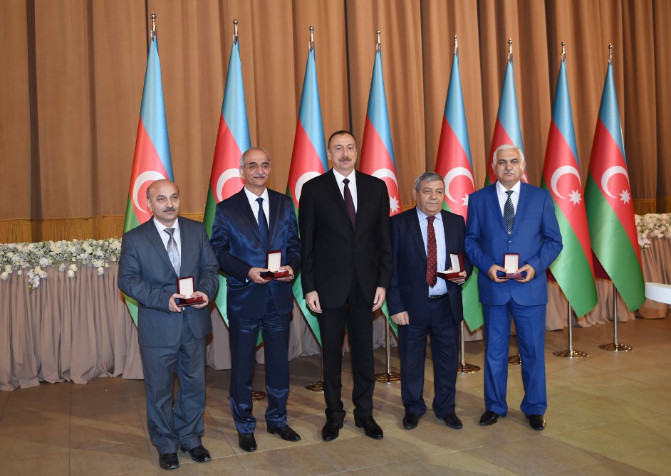 President Aliyev attends official reception on occasion of Azerbaijan's Republic Day