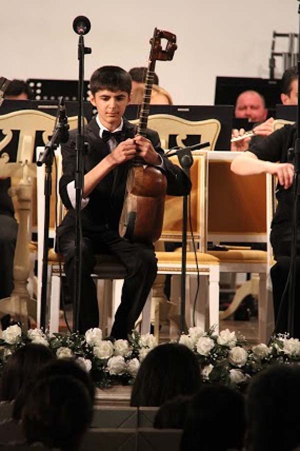 Юные музыканты выступили с концертом в честь Дня Республики (ФОТО)