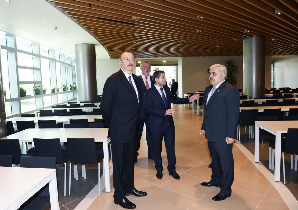 Cumhurbaşkanı Aliyev SOCAR'ın yeni binasının açılışına katıldı - Gallery Image