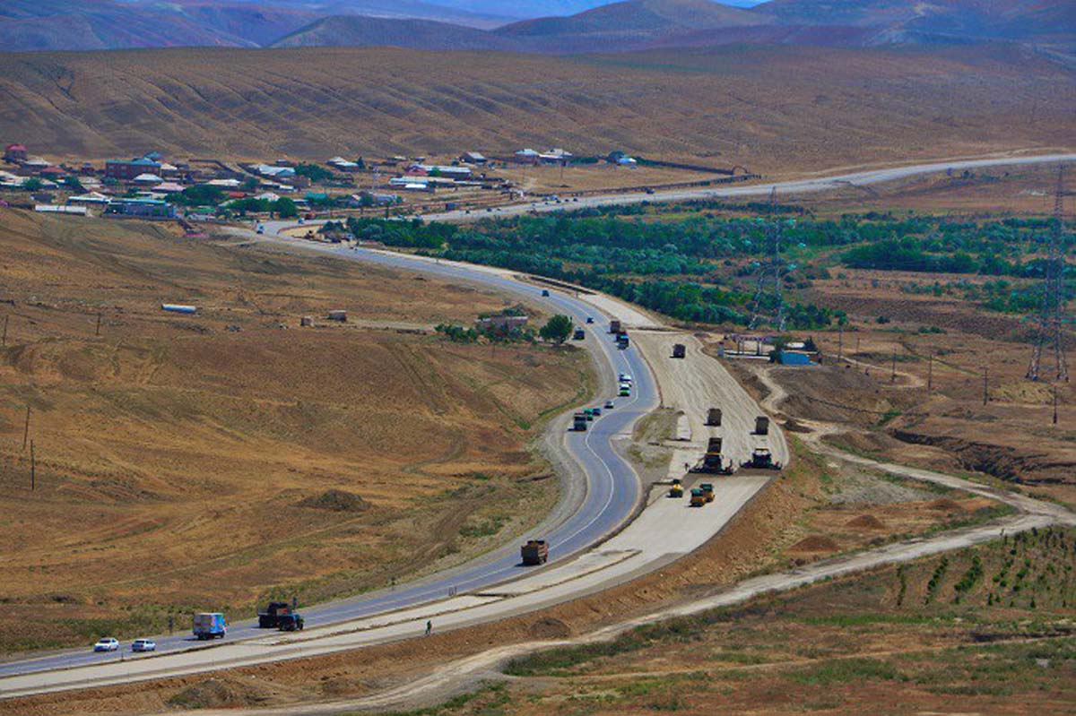 Bakı-Şamaxı avtomobil yolu yenidən qurulur (FOTO/VİDEO)