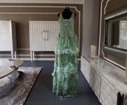Фахрия Халафова презентовала проект-выставку "Платье в интерьере" (ФОТО)
