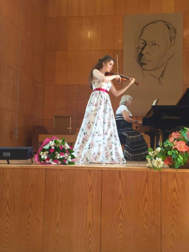 Азербайджанская скрипачка завоевала Гран-при в Москве (ФОТО)