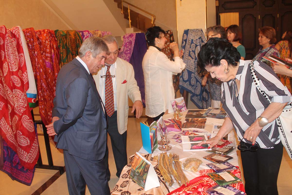 В Ташкенте состоялась презентация азербайджанского кялагаи (ФОТО)